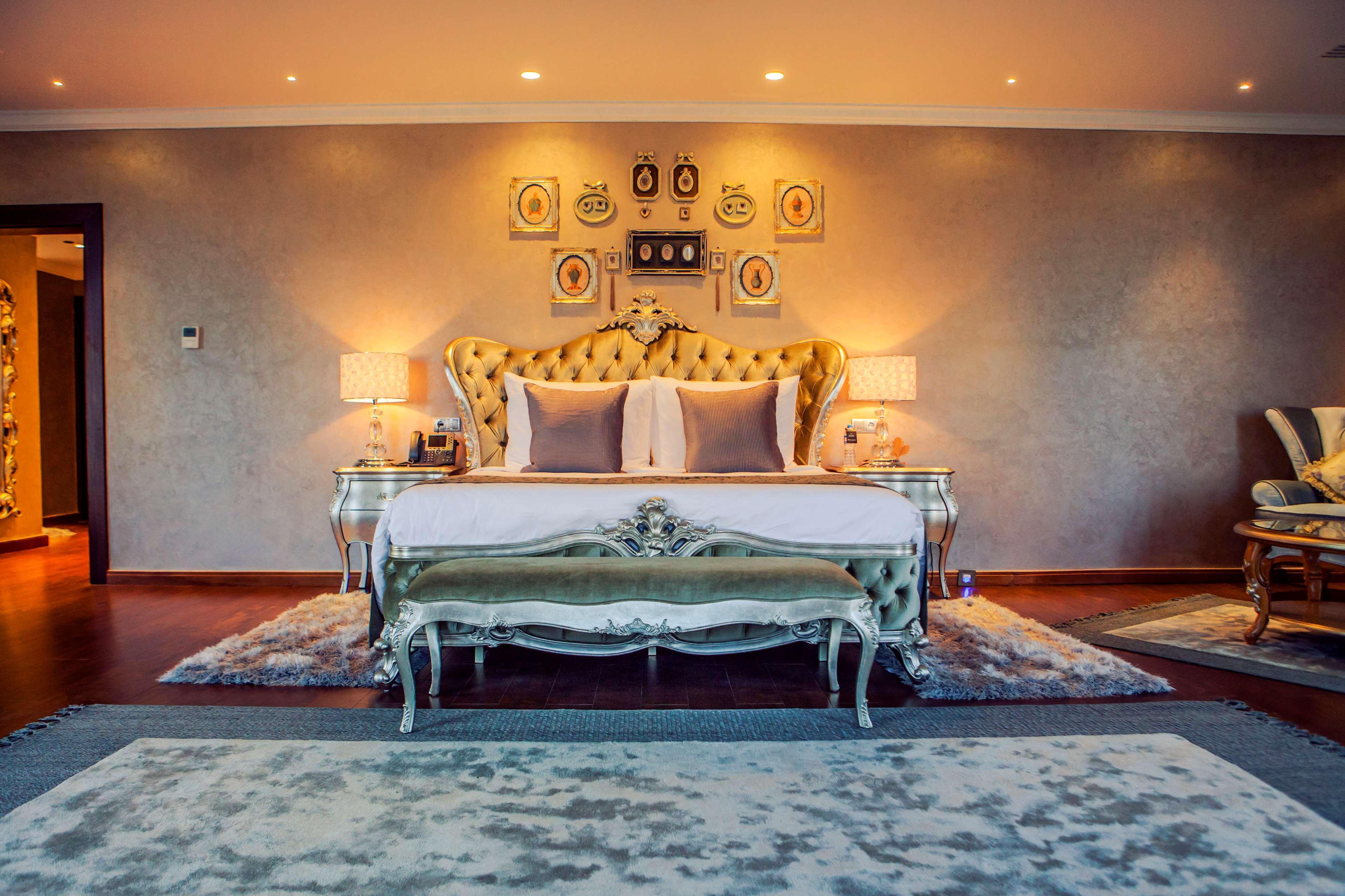 Royal Maxim Palace Kempinski Kahire Dış mekan fotoğraf A bedroom at the hotel