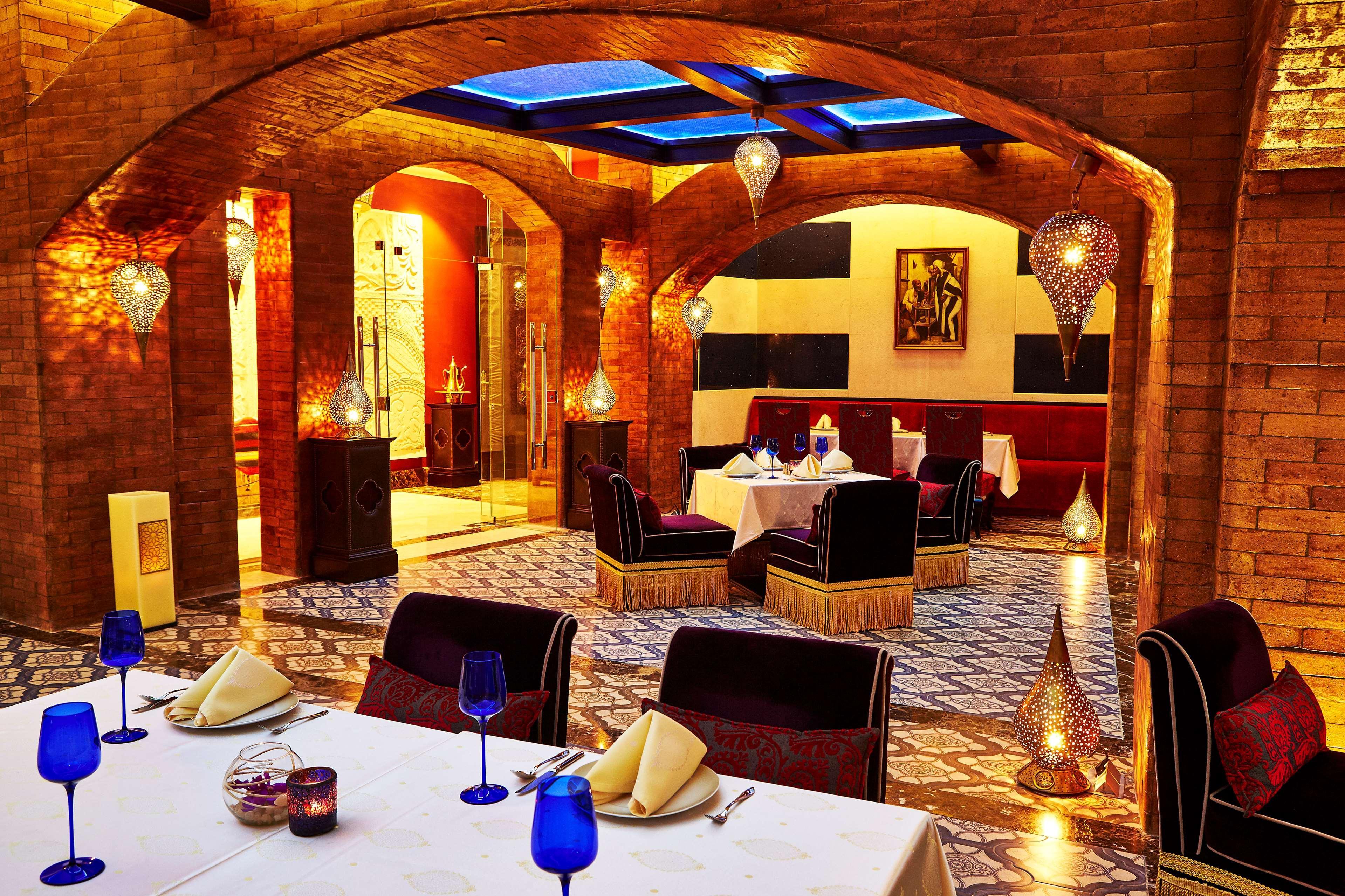 Royal Maxim Palace Kempinski Kahire Dış mekan fotoğraf The restaurant