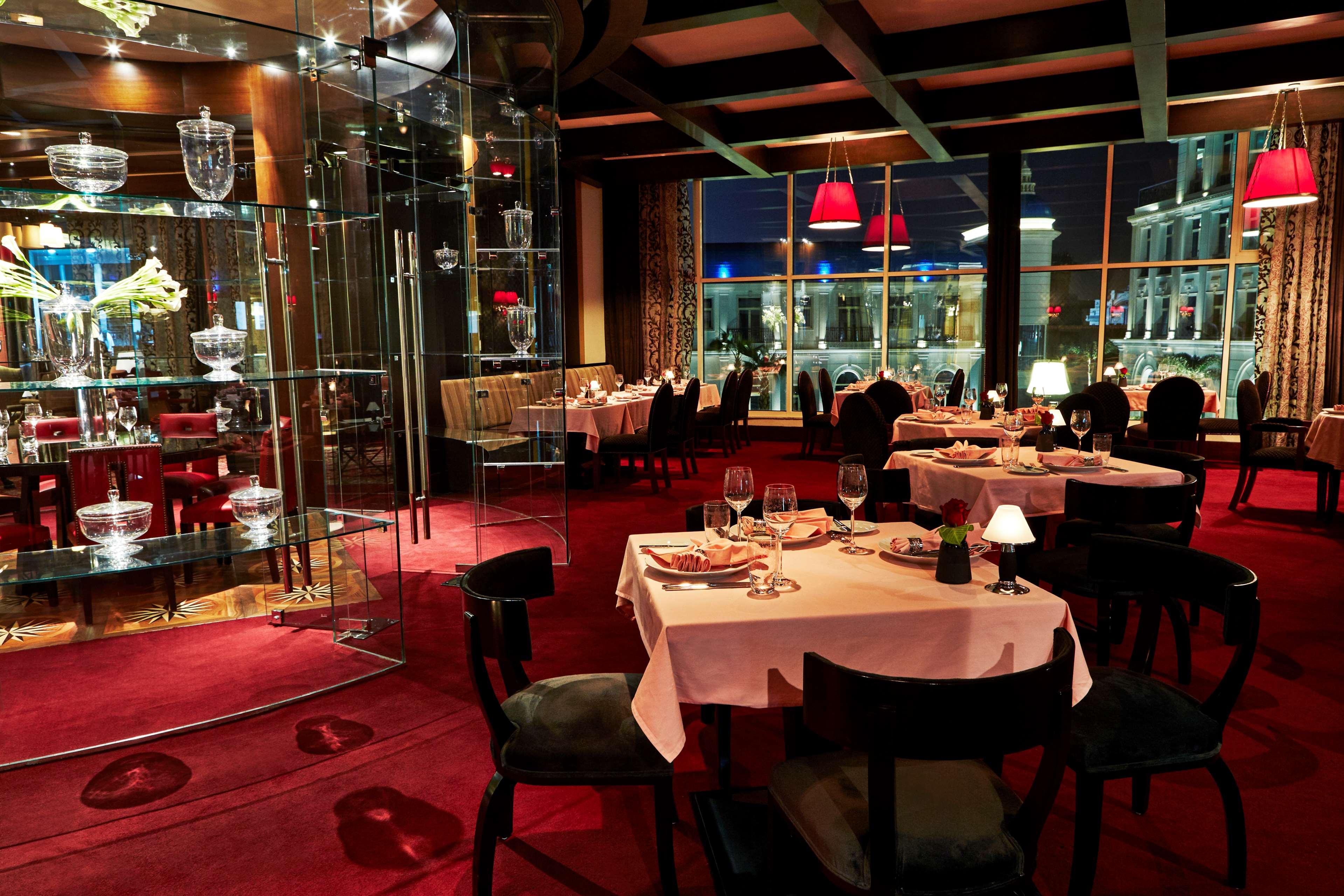 Royal Maxim Palace Kempinski Kahire Dış mekan fotoğraf Interior of the restaurant in 2016