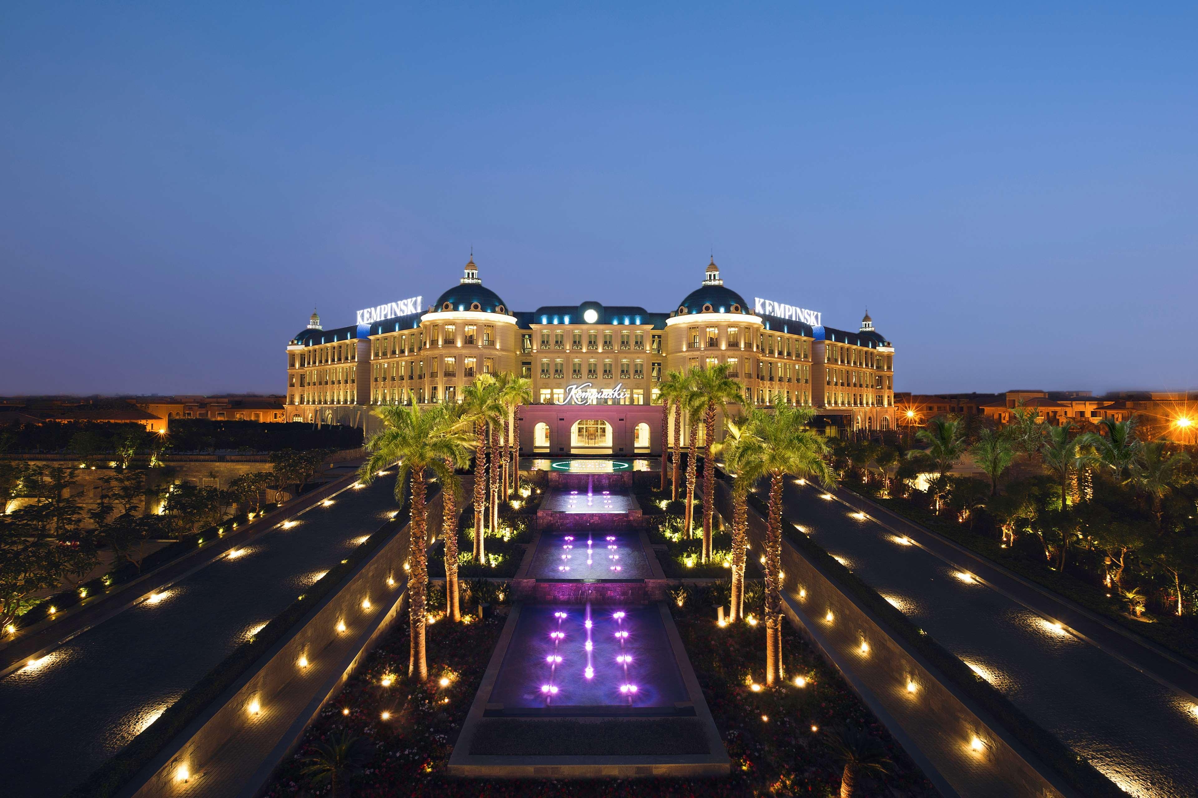 Royal Maxim Palace Kempinski Kahire Dış mekan fotoğraf The Emirates Palace
