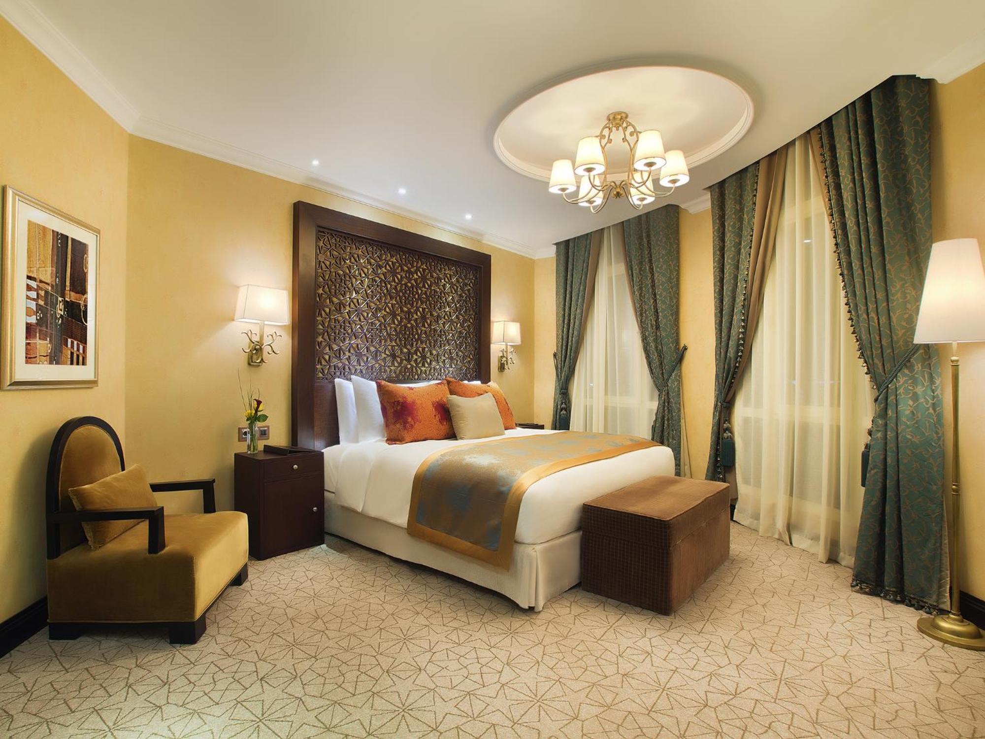 Royal Maxim Palace Kempinski Kahire Oda fotoğraf A bedroom at the Jumeirah Emirates Towers Hotel