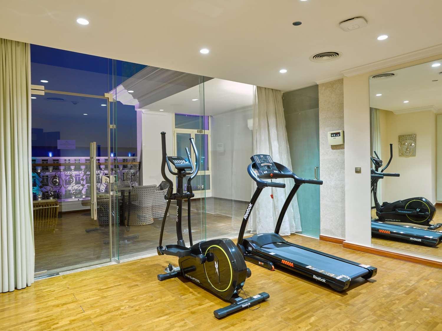 Royal Maxim Palace Kempinski Kahire Dış mekan fotoğraf A gym in a hotel